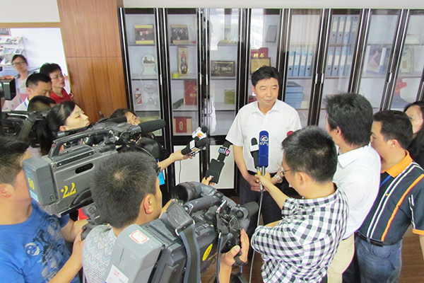 江浙滬閩贛皖6省市記者團來集團走訪采風(fēng)。