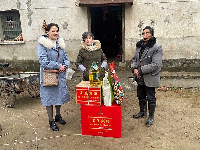 情系職工，冬送溫暖